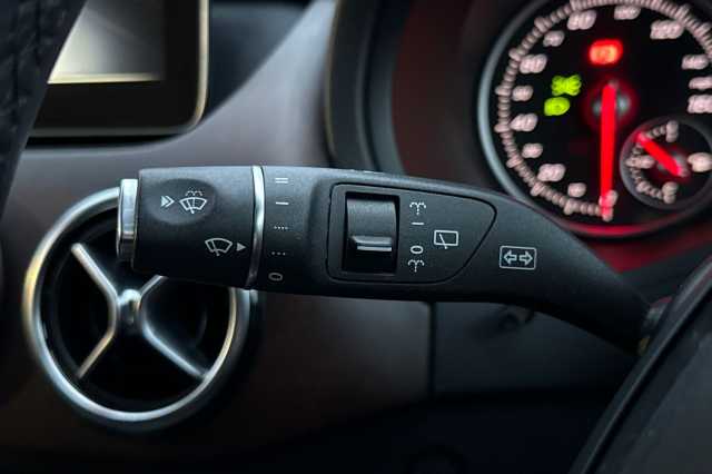 Mercedes-Benz B 180 B180 Exclusive Edition Plus 5dr Auto 