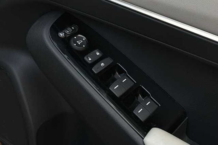 Honda HR-V 1.5 eHEV Advance Style 5dr CVT 