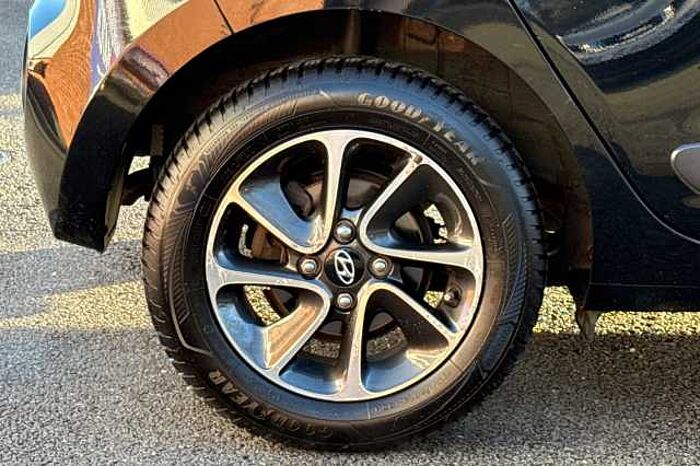 Hyundai i10 1.0 Premium 5dr 