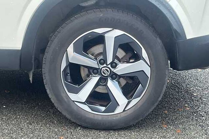 Nissan Qashqai 1.3 DiG-T MH 158 N-Connecta 5dr Xtronic 
