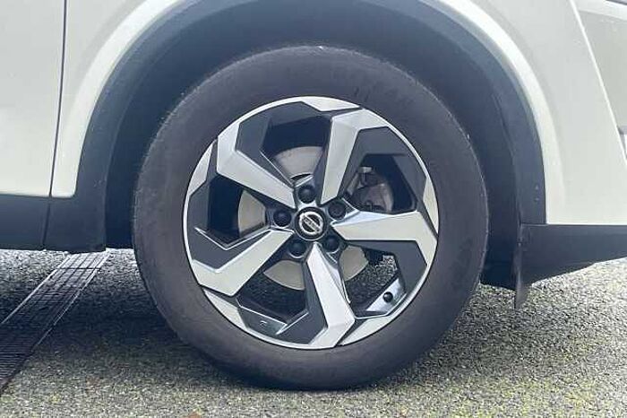 Nissan Qashqai 1.3 DiG-T MH 158 N-Connecta 5dr Xtronic 