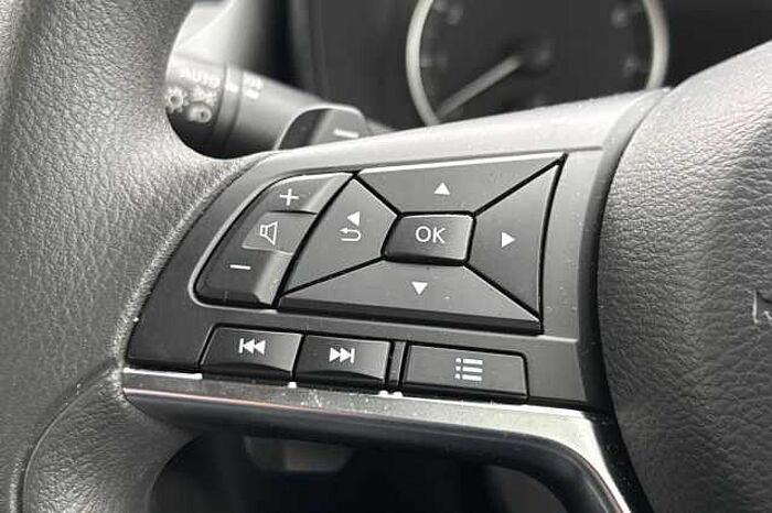 Nissan Juke 1.0 DiG-T Acenta Premium 5dr DCT 