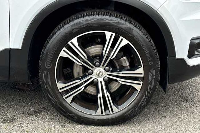 Volvo XC40 2.0 B4P Inscription Pro 5dr Auto 